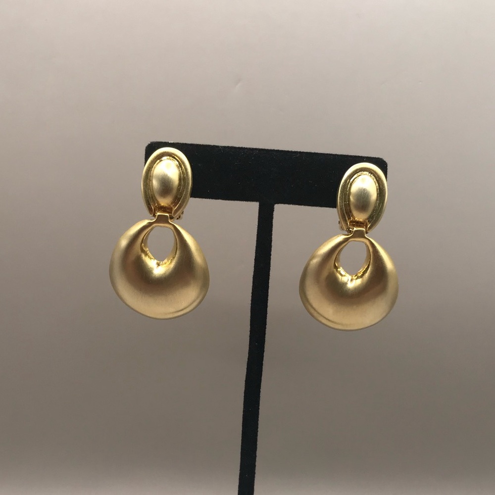 Vintage Gold-Tone Door Knocker Clip on Earrings - Picture 2 of 7